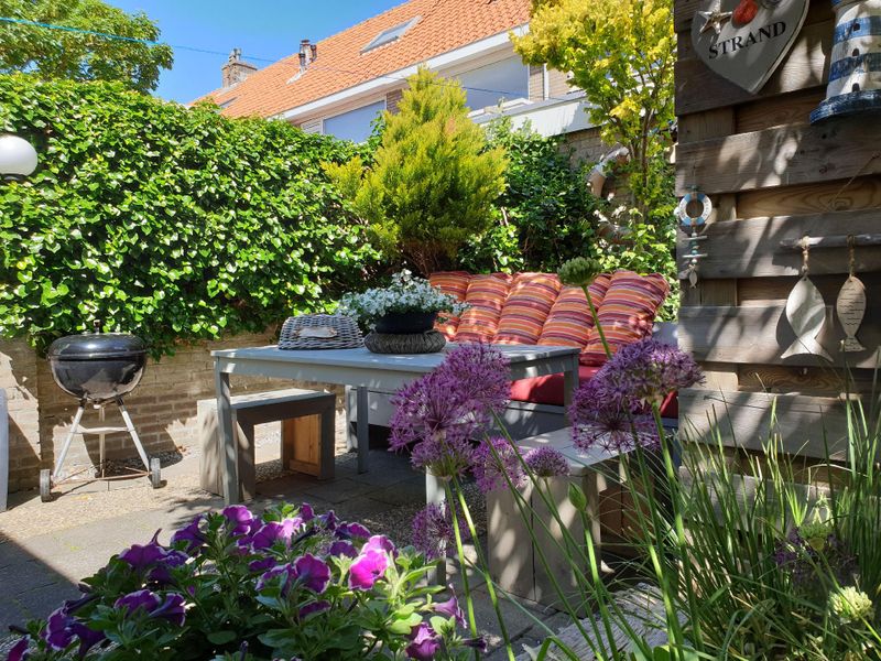 Garten mit Loungebank