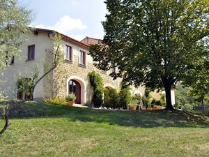 Außenansicht des Gebäudes. Haus  vom Garten aus gesehen