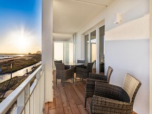 Balkon mit Zugang zum Schlafzimmer und Wohnbereich