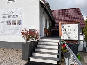 Eingang: über die Terrasse  ins Haus