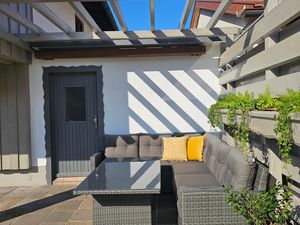 Sonnenterrasse mit Gartenlounge