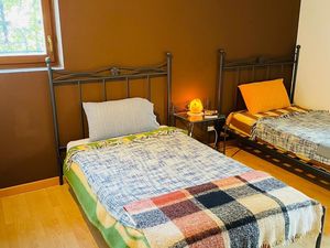 comfortable room with 2 single queen size beds 120x190