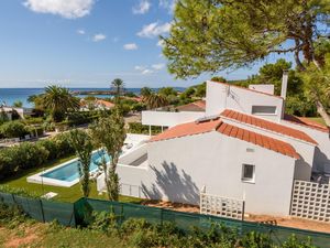 Außenansicht des Gebäudes. Villa Lucia B17 mit Poolbereich und Meerblick