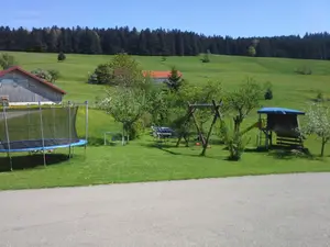 Unser Spielplatz mit Liegewiese Unser Spielplatz mit Liegewiese