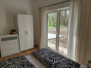 Schlafzimmer mit Doppelbett