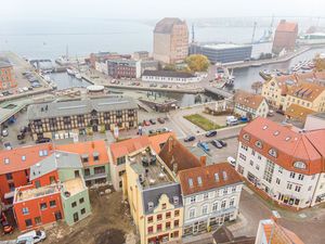 Blick auf die Ferienwohnungen Gohr im Vordergrund