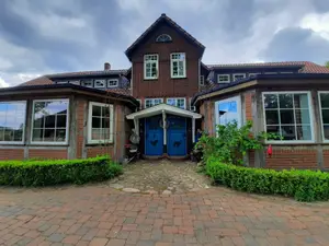 Eingang, die Gute Stube liegt unten rechts in unserem großen Ferienhaus