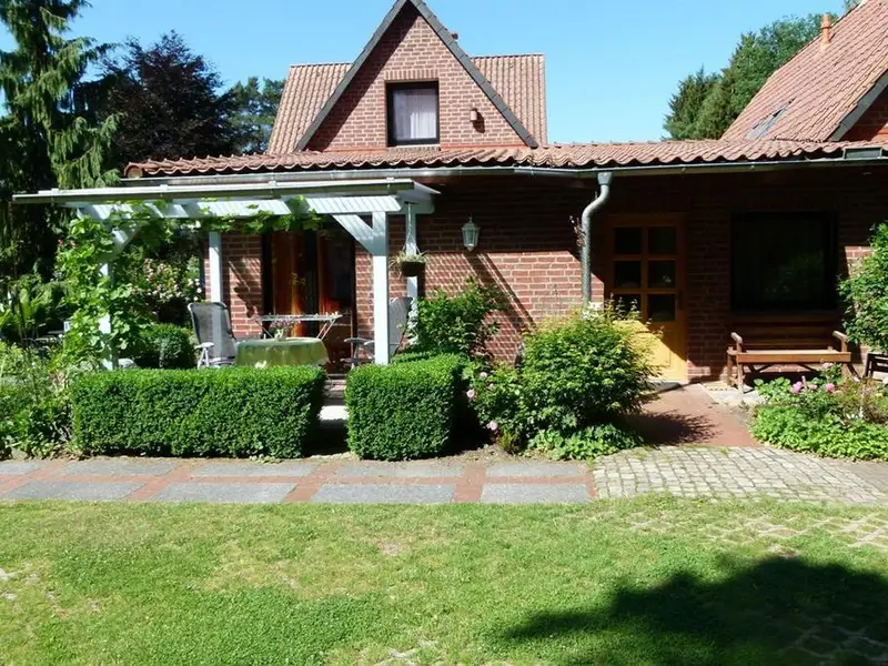 Eingang und Terrasse Eingang und Terrasse