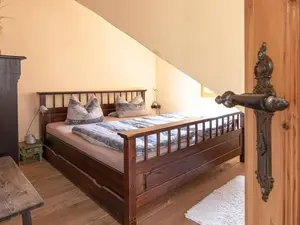 Schlafzimmer mit Doppelbett