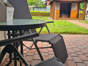 Terrasse mit Blick auf die Grillhütte