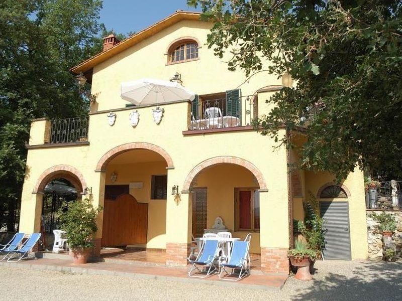 Ferienwohnung Fontana in dieser Villa, Erdgeschoss, Eingang und Terrasse