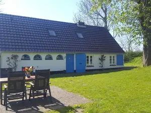 Vorderseite mit Terrasse