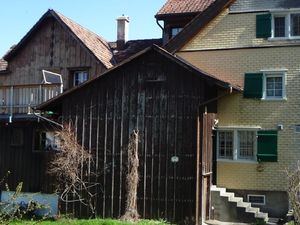 Spielwiese und Gartensitzplatz