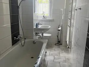 1. Bad mit Badewanne 1. Bad mit Badewanne
