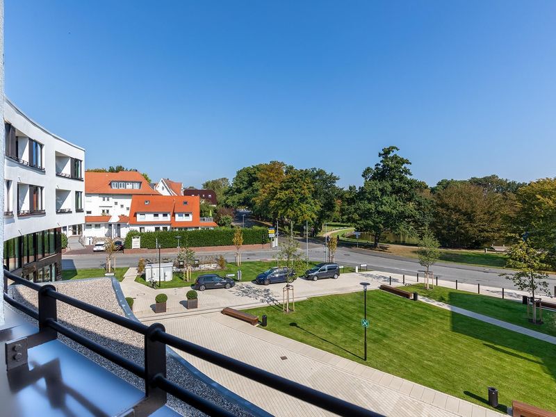 Überdachte Loggia mit Blick zum Godewindpark