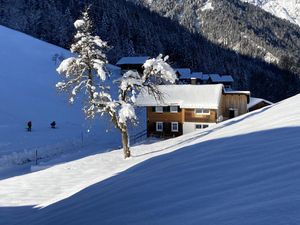 Panorama auf Haus und Schipiste