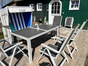 Terrasse „Küstenwind“ mit Strandkorb