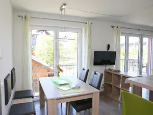 Essbereich der Wohnung Kiwi