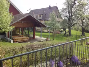 ausblickindengartenausderwohnungkirsche