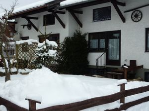Doppelhaushälfte im Winter