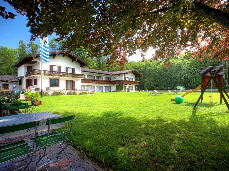 Garten mit Blick auf den Spielplatz