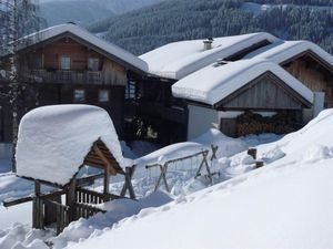 Spielplatz im Winter