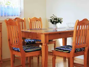 Im Waldweg 7 Esstisch