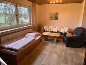 Wohnzimmer mit Einzelbett Wohnzimmer mit Einzelbett