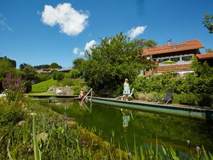 Hof mit Schwimmteich