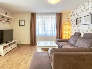 Ferienwohnung Kietz-Flair Waren (Müritz) - Wohnraum mit Sitzgruppe und TV Ferienwohnung Kietz-Flair Waren (Müritz) - Wohnraum mit Sitzgruppe und TV