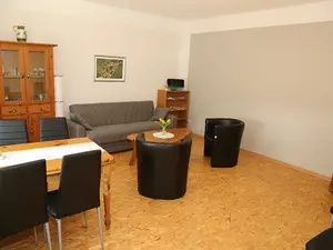 Wohn- und Essbereich der FeWo Schwalbennest