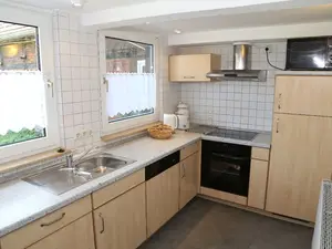 mit voll ausgestatteter Küche