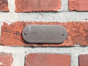 Schild Unter der Remise