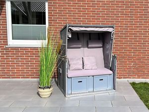 Strandkorb neben der Terrasse