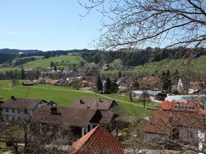 Blick auf Tal und Dorf Blick auf Tal und Dorf