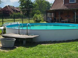 Garten mit Pool