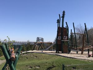 Panoramabrücke und Spielplatz (fußläufig)