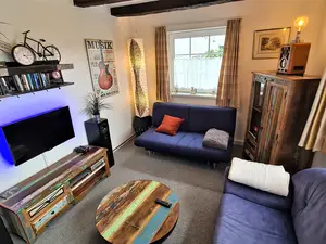 Wohn/Schlafzimmer mit hochwertiger Audio Ausstattung (High Fidelity)