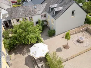 Sonnenblume Gemeinschaftsplatz mit Brunnen