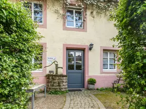 Kornblume Eingang mit Brunnen