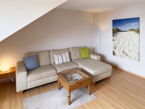 Wohnzimmer in der Ferienwohnung Gaubenkieker des Hauses Südspitze 17 in Wittdün auf Amrum