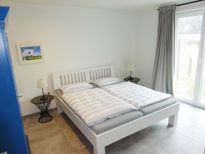 Schlafzimmer 1 in der Ferienwohnung Weiße Düne 4 in Wittdün auf Amrum