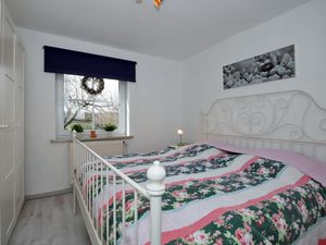 Schlafzimmer mit Doppelbett