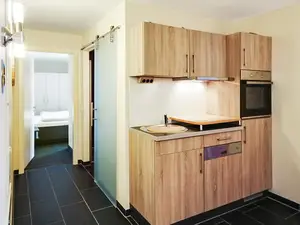 Küchenzeile mit Backofen