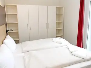 Schlafzimmer mit Doppelbett
