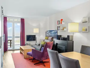 Wohnbereich mit Zugang zum Balkon