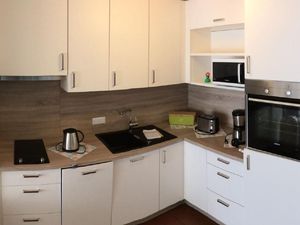 Komfortable Küche mit Spülmaschine und allen Utensilien, Mikrowelle, Ofen uvm