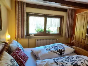 Photo, INSIDE, OUTSIDE