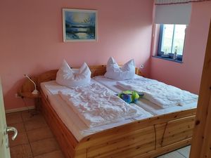 Schlafzimmer mit Doppelbett