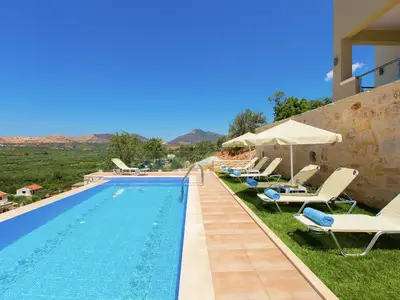 PoolOfHouse